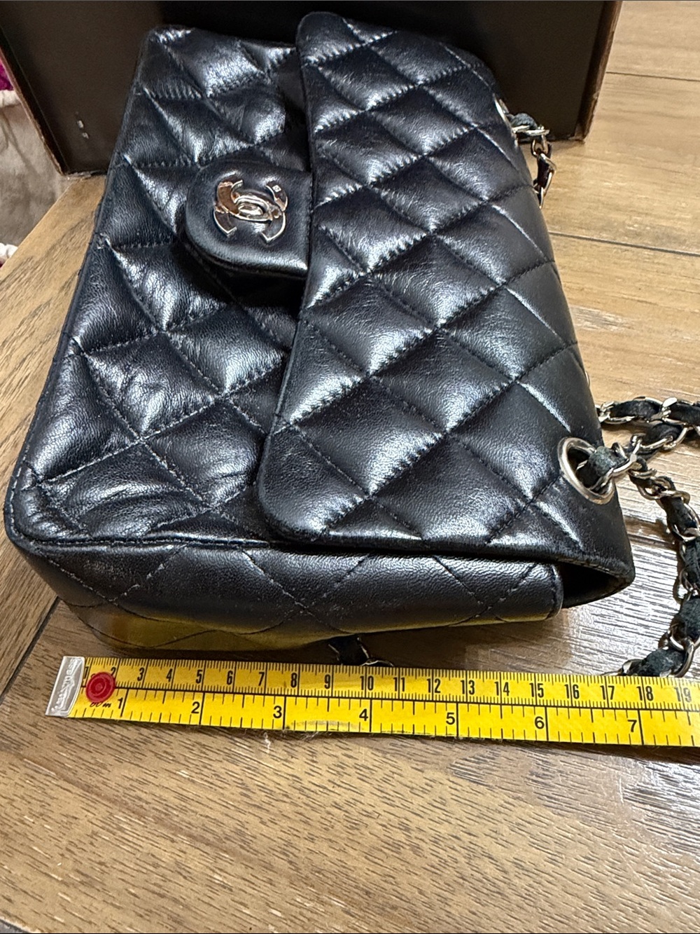 GWP CHANEl Black Quilted Shoulder Bag with Silver Hardware - Picture 16 of 17